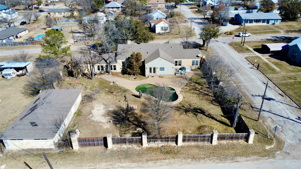 720 E Leslie Street Hamilton, TX 76531