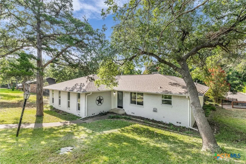 9730 Timberview Drive Woodway, TX 76712