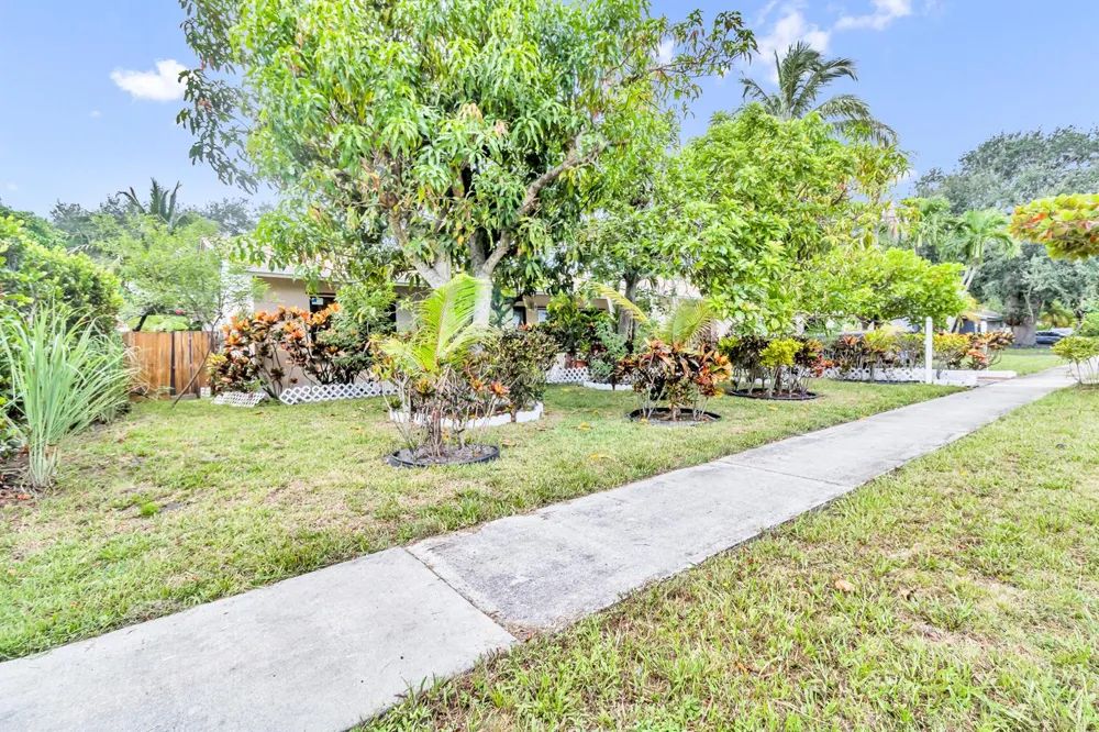 9522 Affirmed Lane Boca Raton, FL 33496