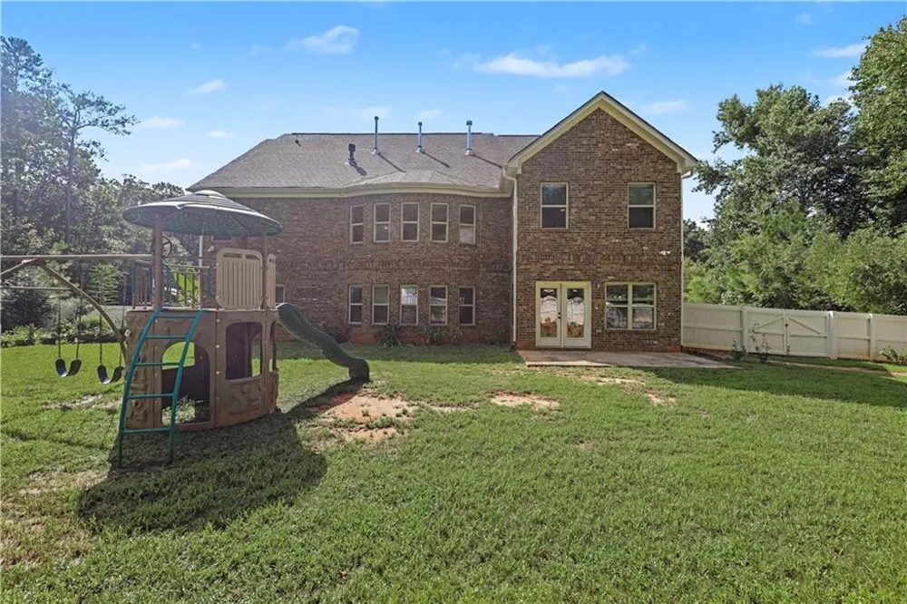 211 Dakotahs Bend Newnan, GA 30263