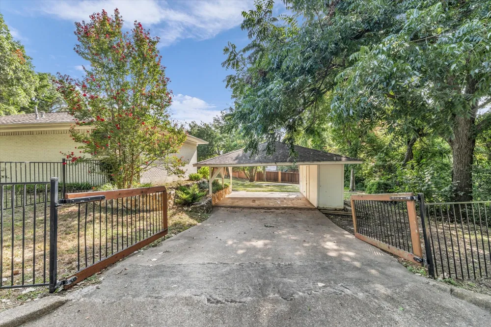 9730 Timberview Drive Woodway, TX 76712