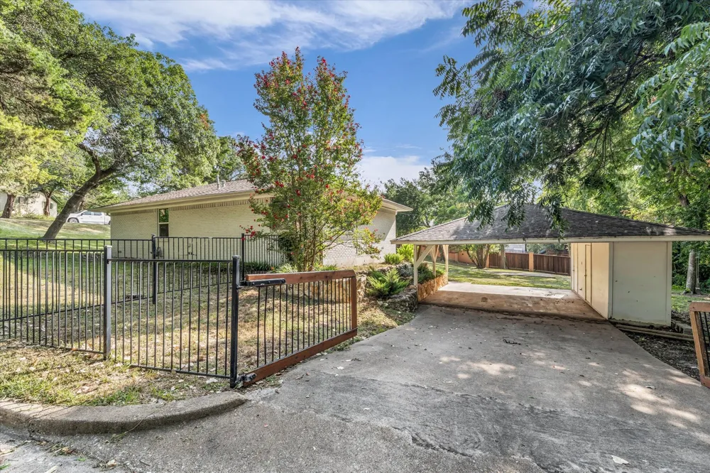 9730 Timberview Drive Woodway, TX 76712