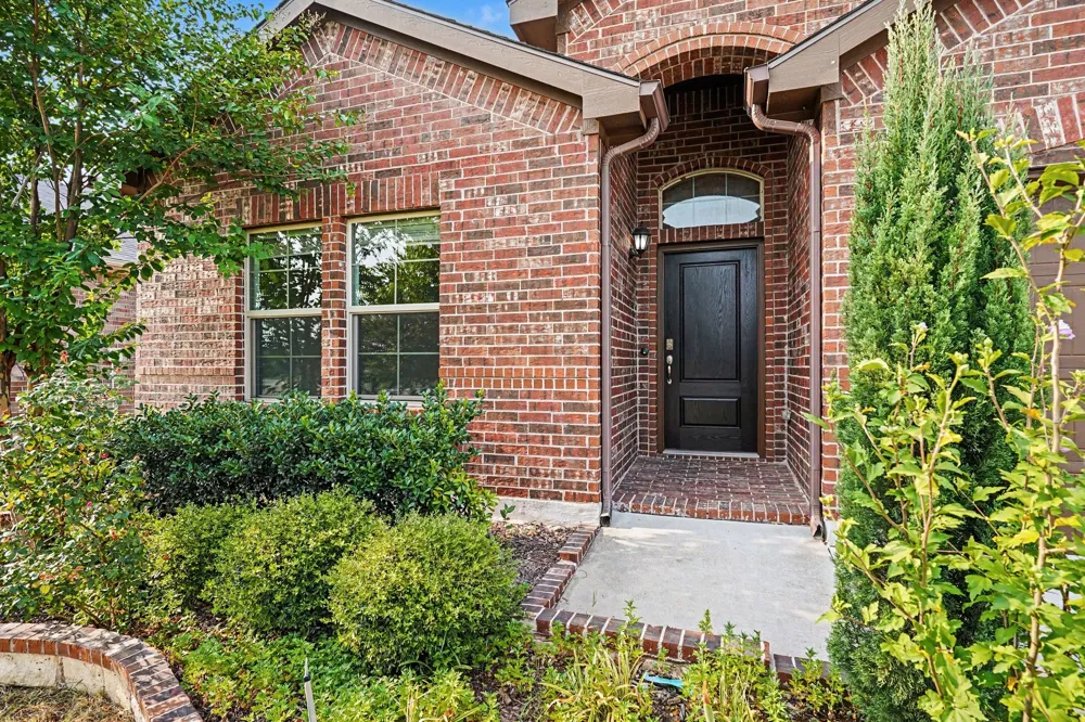 729 Rebecca Lane Saginaw, TX 76131