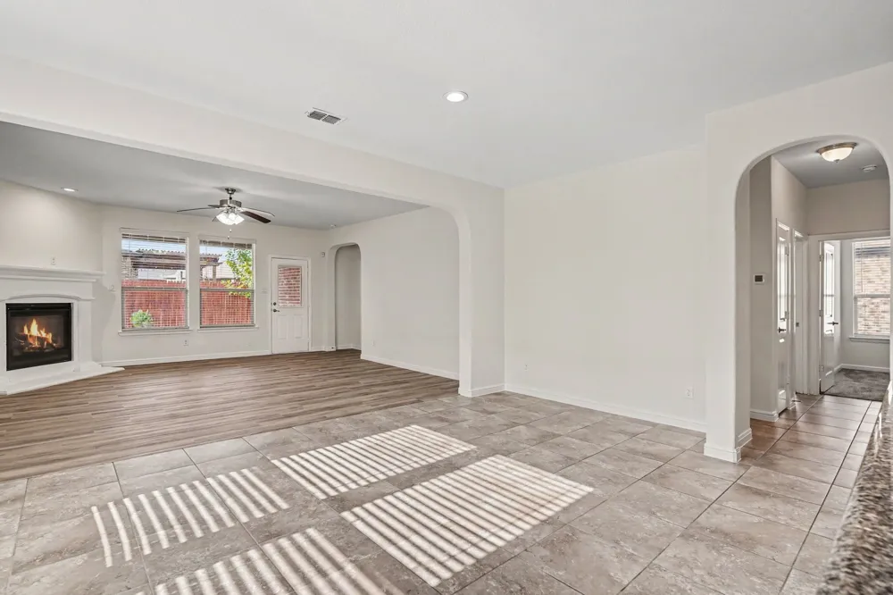 729 Rebecca Lane Saginaw, TX 76131