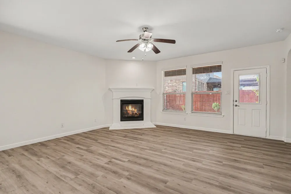 729 Rebecca Lane Saginaw, TX 76131