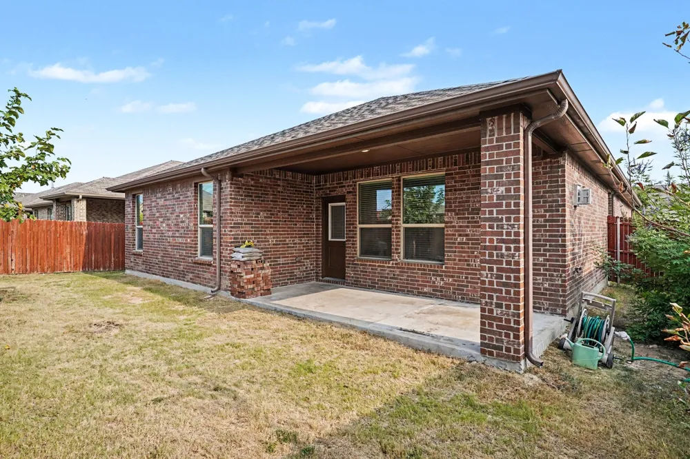 729 Rebecca Lane Saginaw, TX 76131