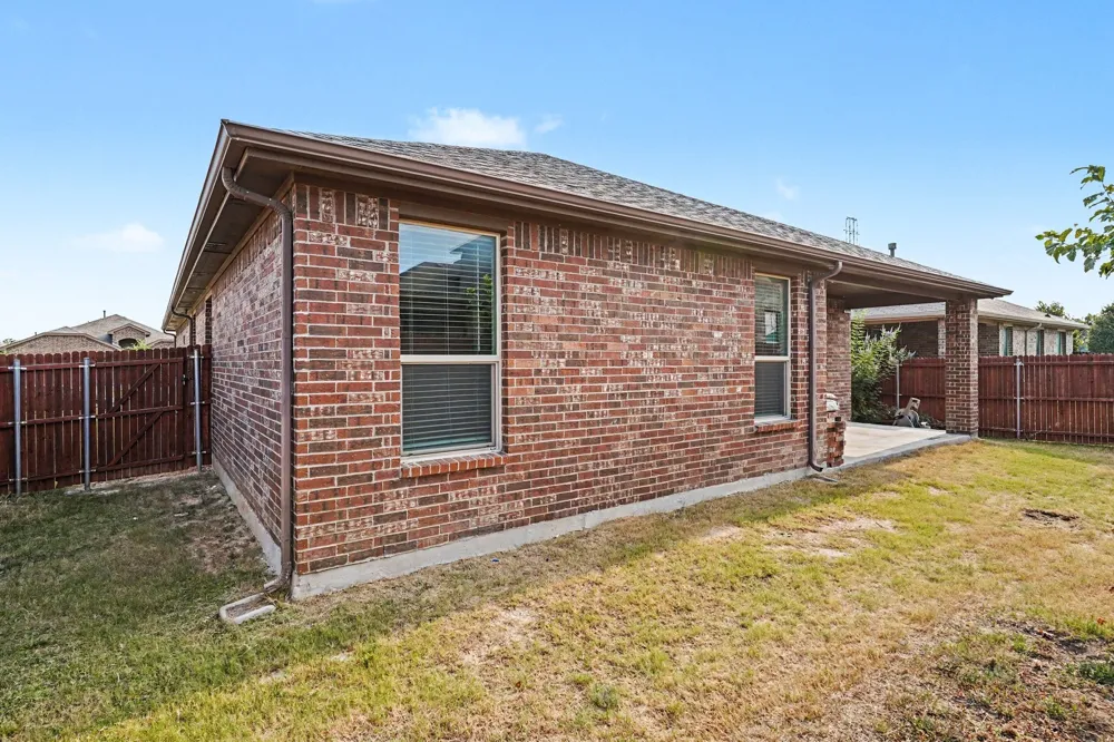 729 Rebecca Lane Saginaw, TX 76131