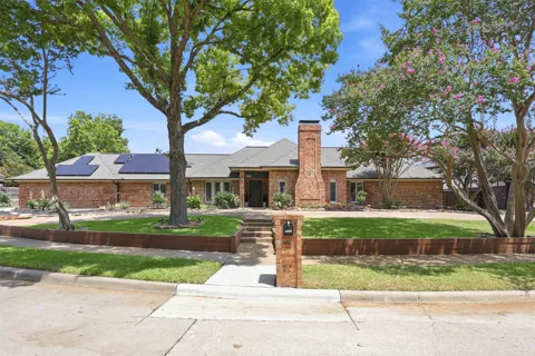 3901 Leon Drive