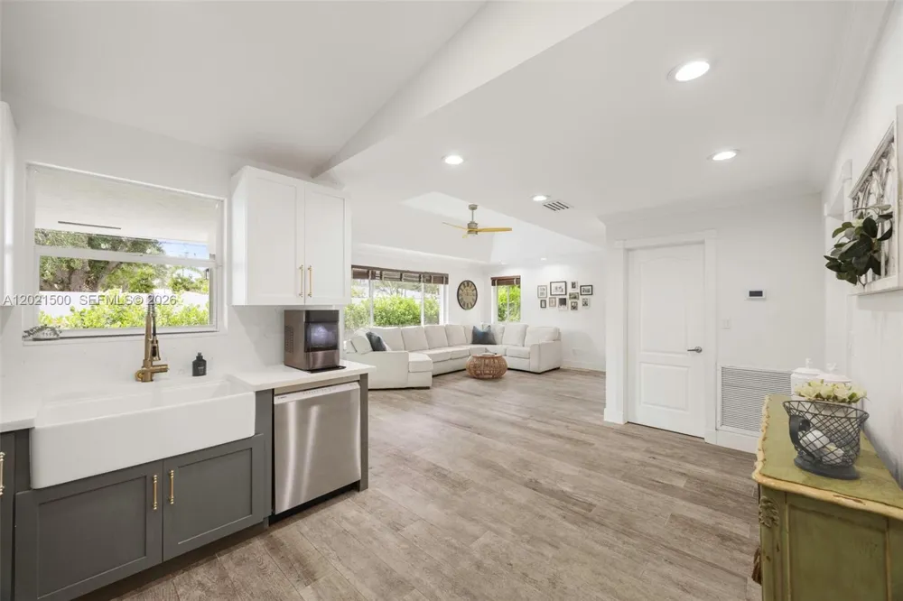 7400 SW 170th Ter Palmetto Bay, FL 33157