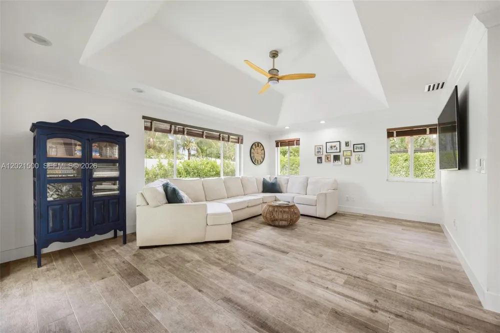 7400 SW 170th Ter Palmetto Bay, FL 33157