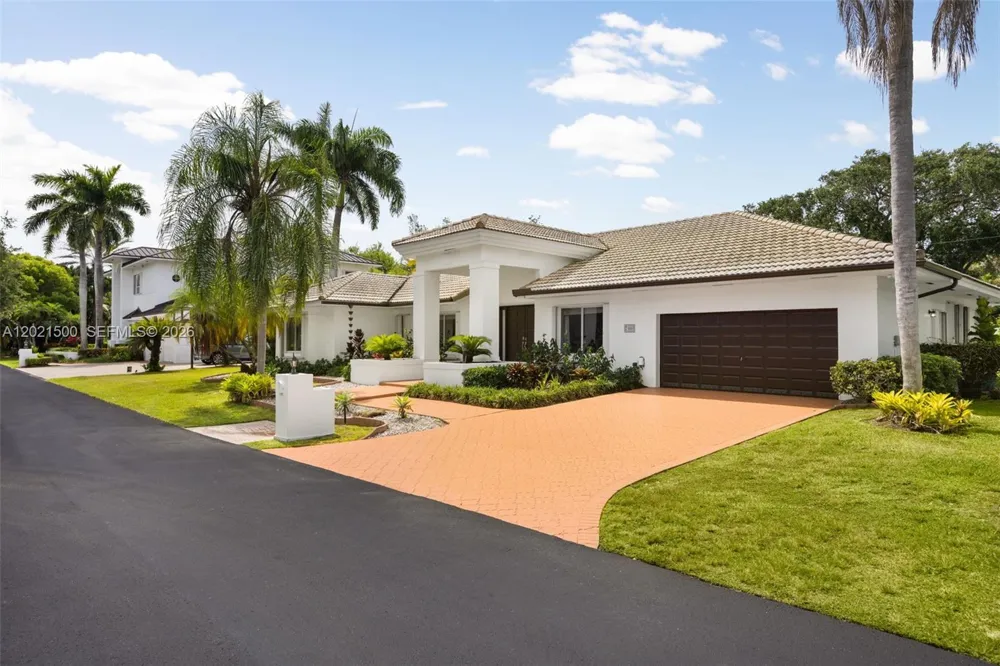 7400 SW 170th Ter Palmetto Bay, FL 33157