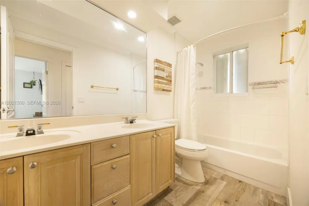 7400 SW 170th Ter Palmetto Bay, FL 33157