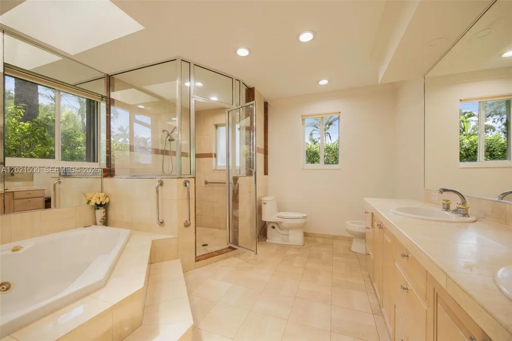 7400 SW 170th Ter Palmetto Bay, FL 33157