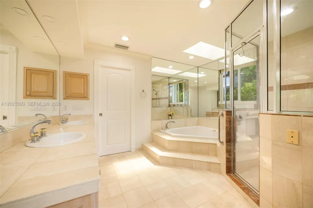 7400 SW 170th Ter Palmetto Bay, FL 33157