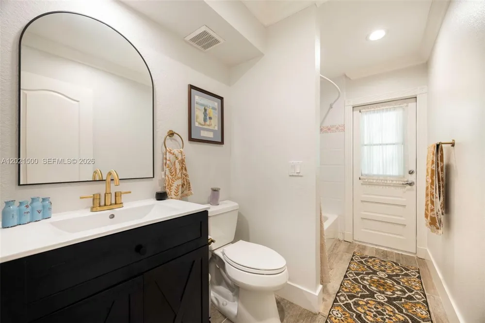 7400 SW 170th Ter Palmetto Bay, FL 33157