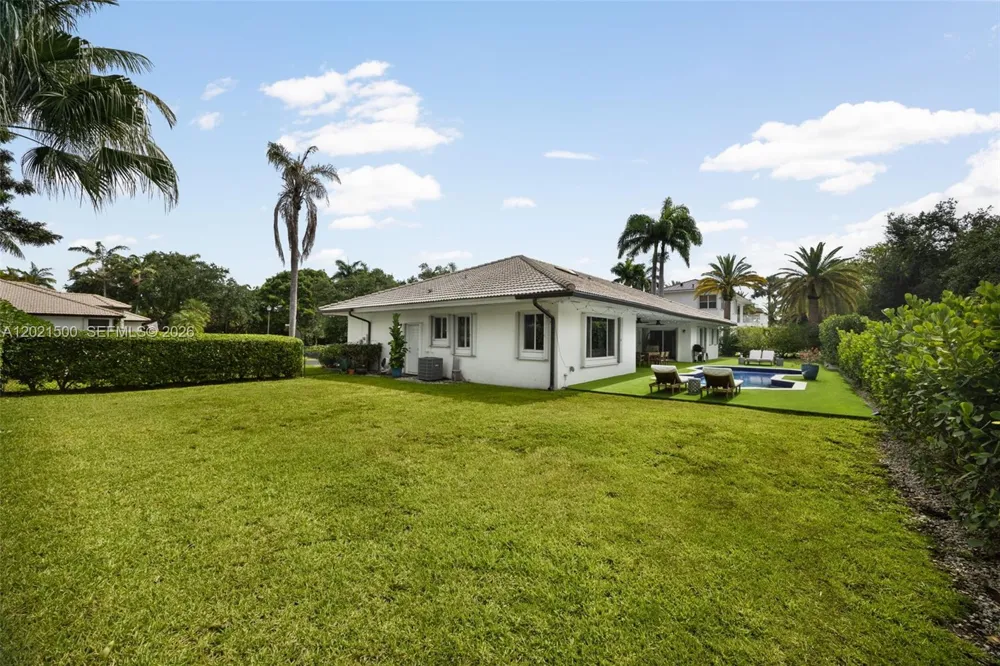 7400 SW 170th Ter Palmetto Bay, FL 33157