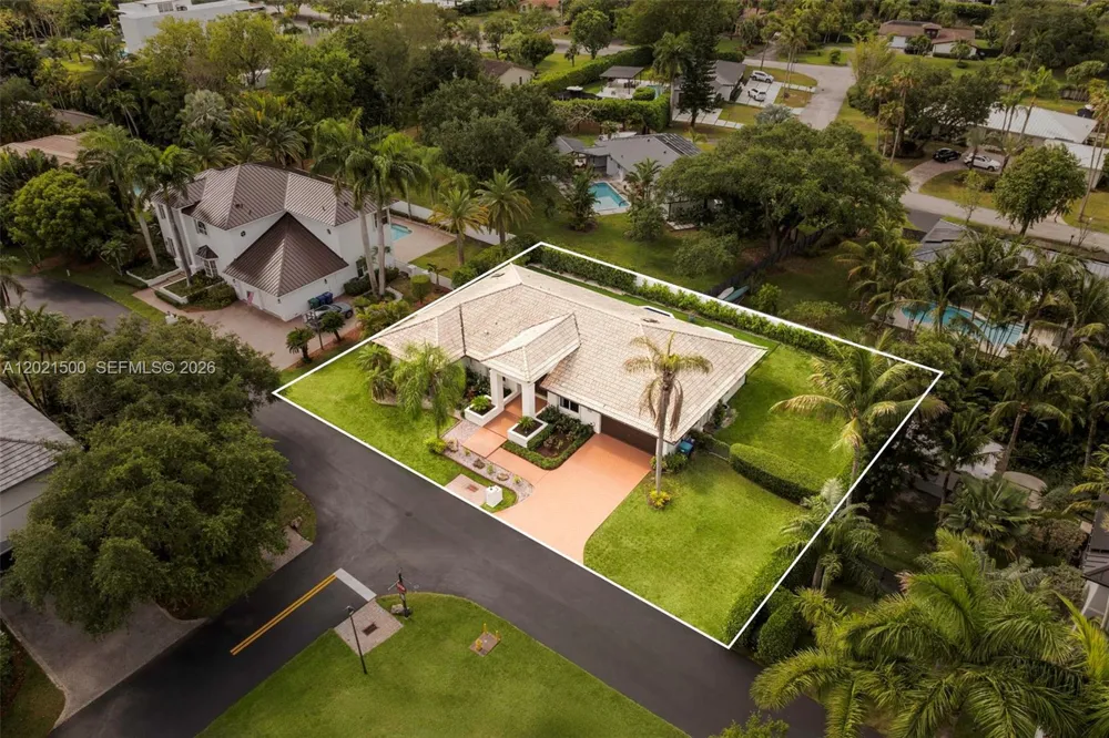 7400 SW 170th Ter Palmetto Bay, FL 33157