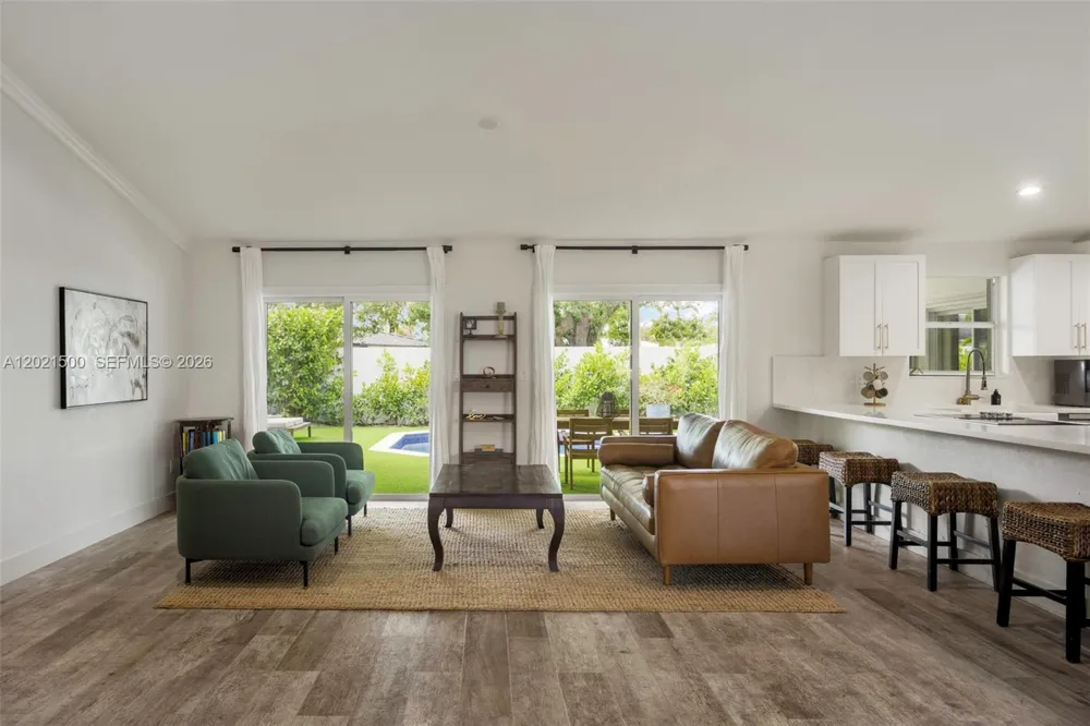 7400 SW 170th Ter Palmetto Bay, FL 33157