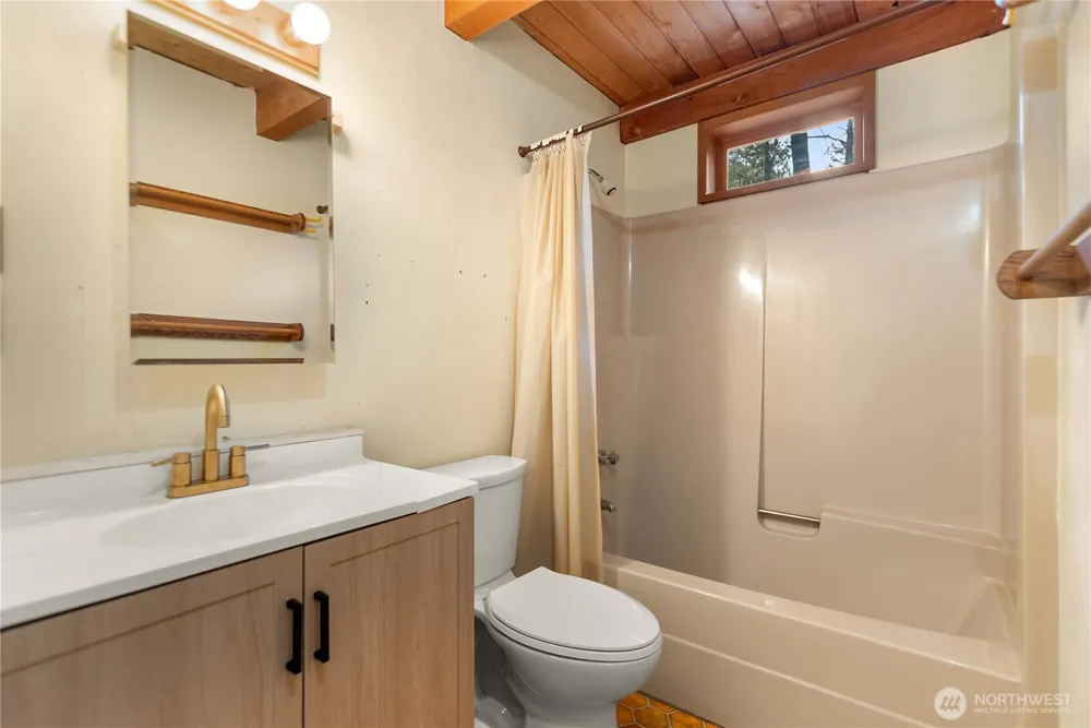 11 Susan Road Mazama, WA 98834