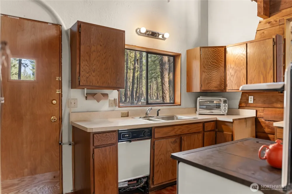 11 Susan Road Mazama, WA 98834