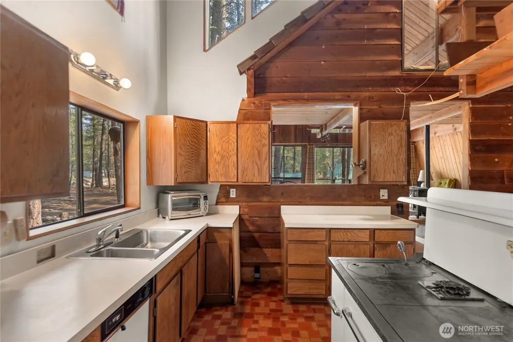 11 Susan Road Mazama, WA 98834
