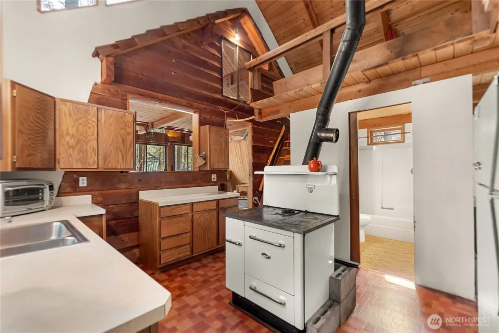 11 Susan Road Mazama, WA 98834