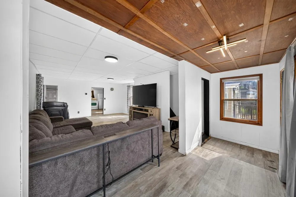 556 W 5th Street Winona, MN 55987