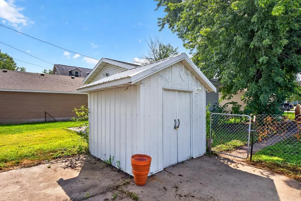 556 W 5th Street Winona, MN 55987