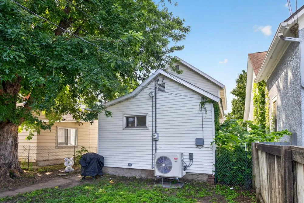 556 W 5th Street Winona, MN 55987