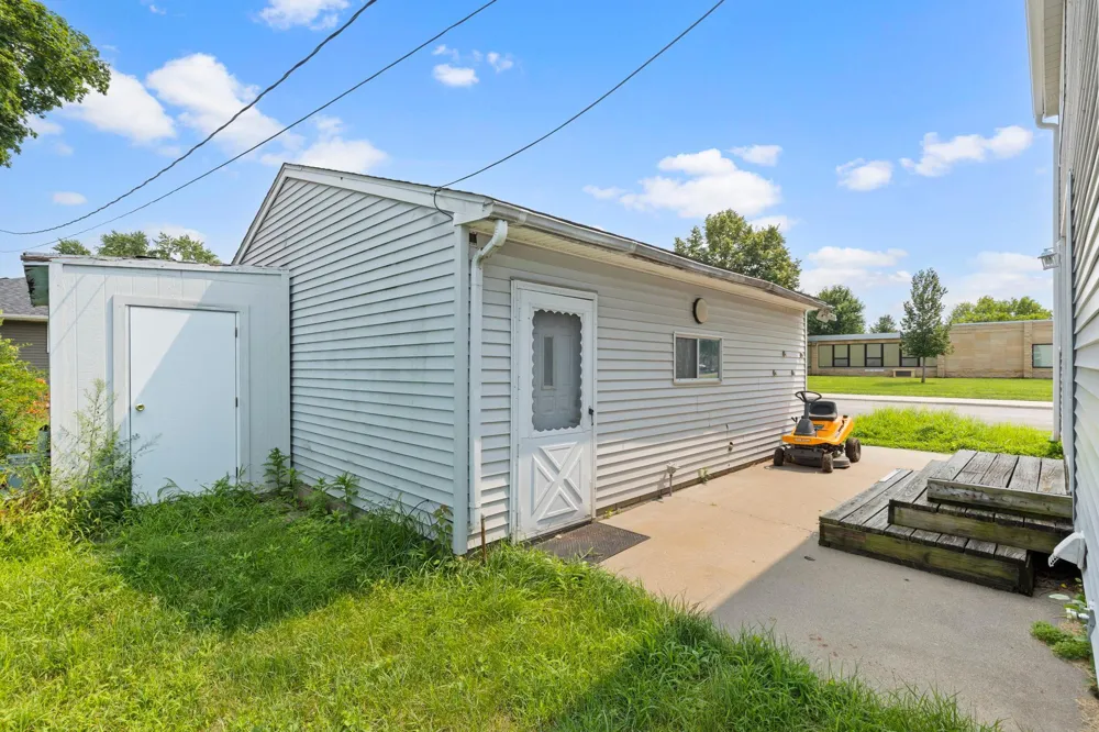 802 Center Street North Mankato, MN 56003