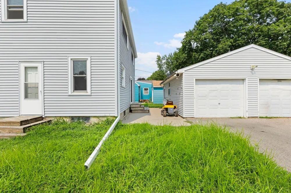 802 Center Street North Mankato, MN 56003