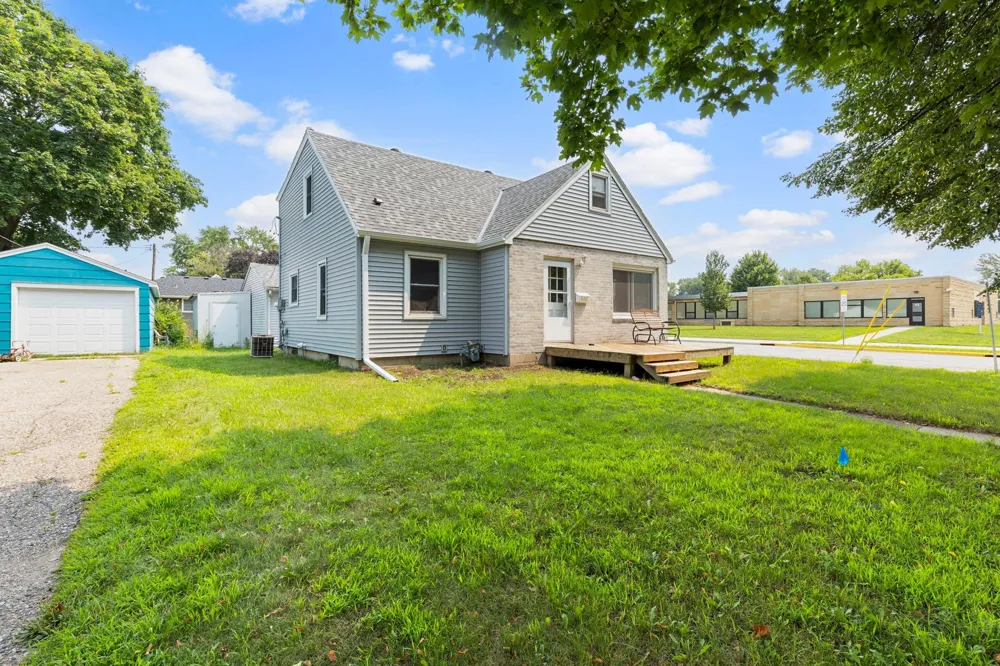 802 Center Street North Mankato, MN 56003