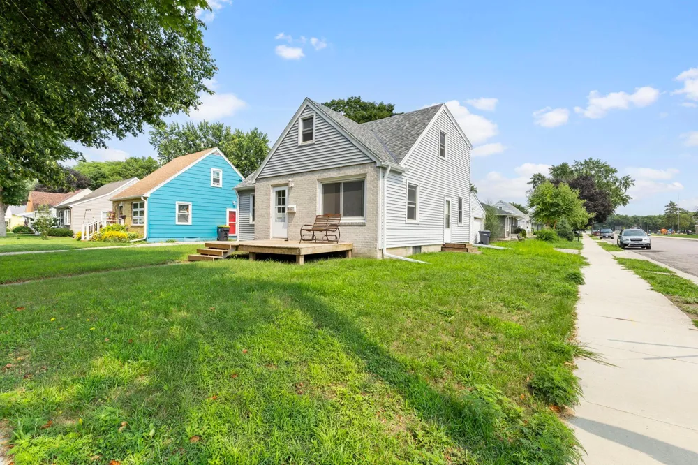 802 Center Street North Mankato, MN 56003