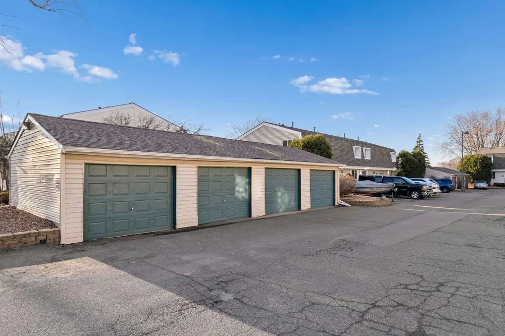 411 Dorland Place Maplewood, MN 55119