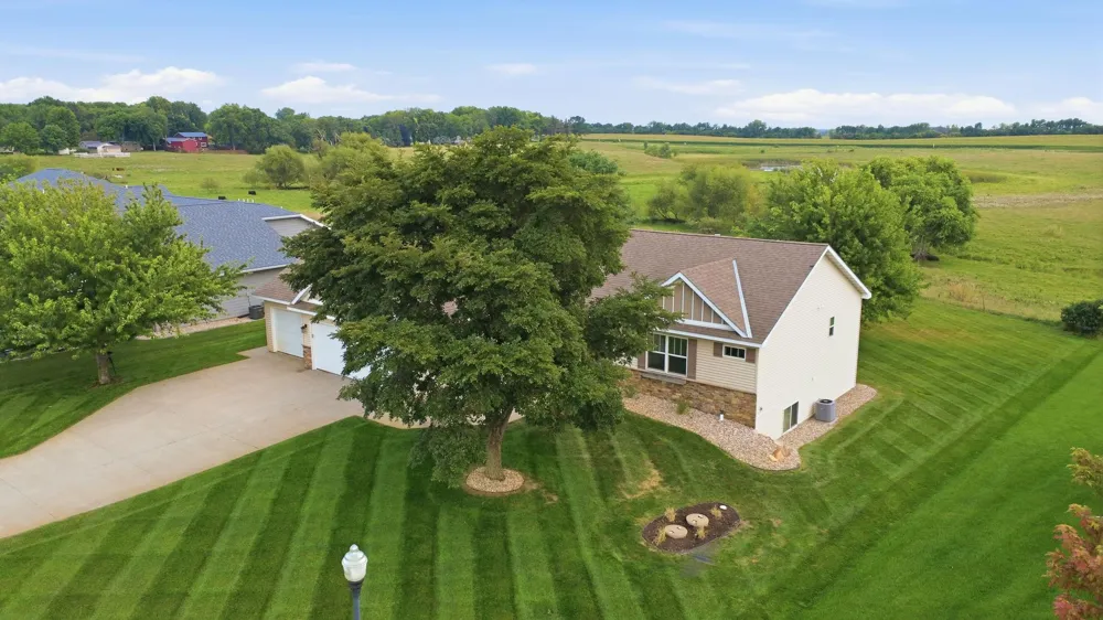 2759 11th Avenue SE Willmar, MN 56201