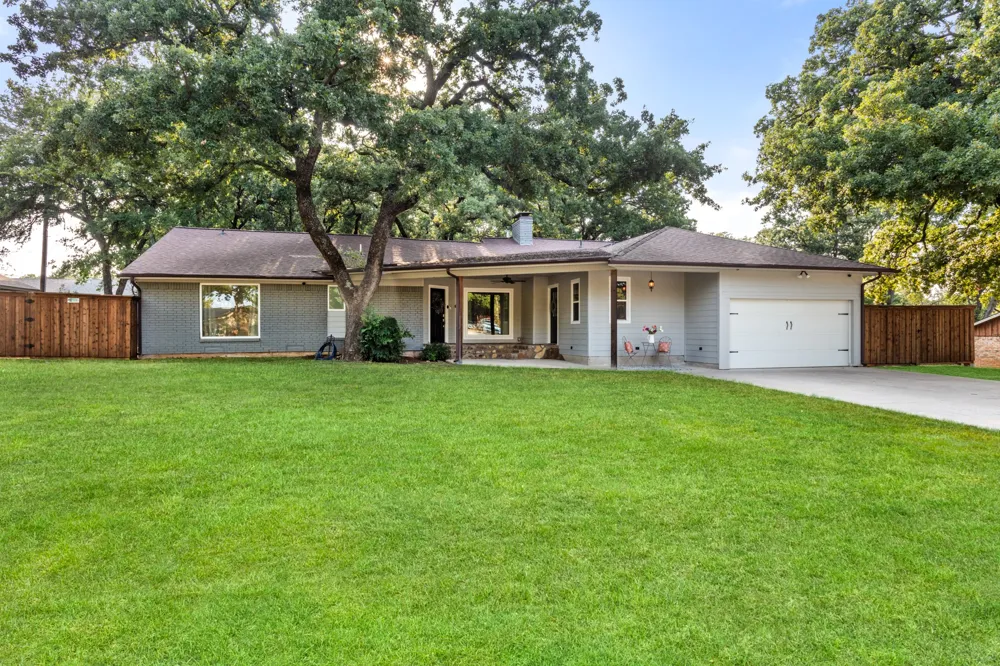 149 Redwood Drive Highland Village, TX 75077