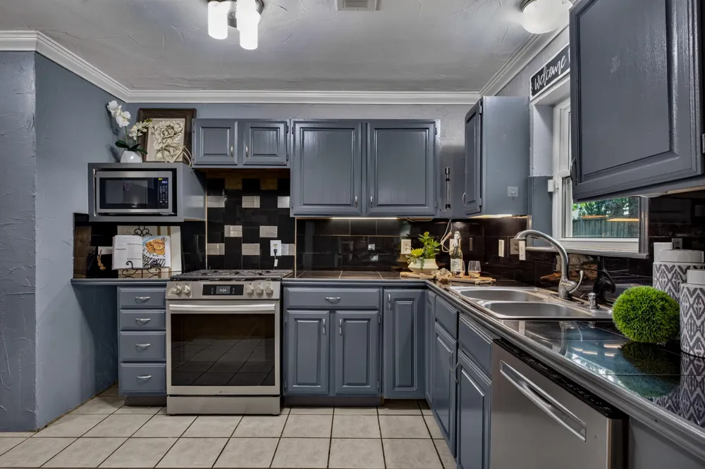 149 Redwood Drive Highland Village, TX 75077