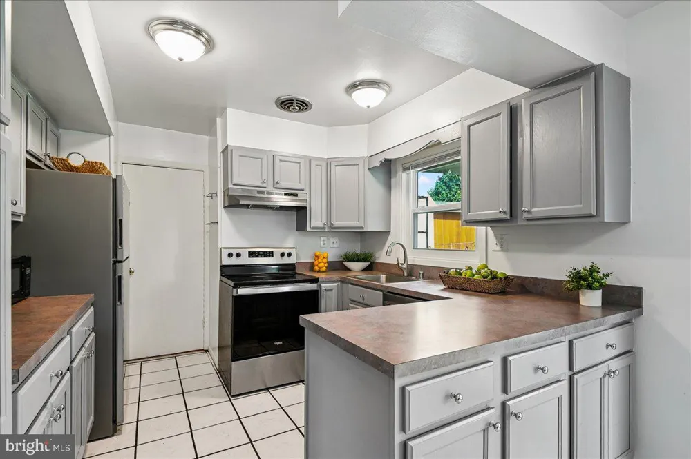 2615 KENNISON LANE Bowie, MD 20715