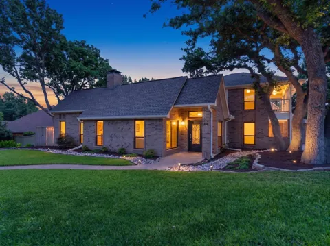 1515 Mission Hills Lane