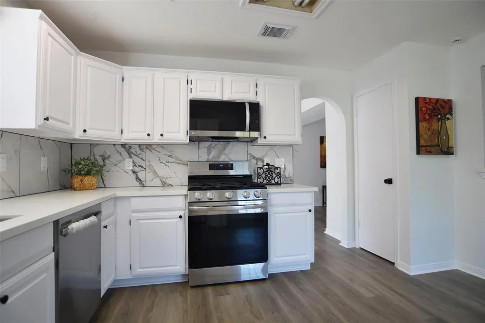 4634 Stonemede Drive Friendswood, TX 77546