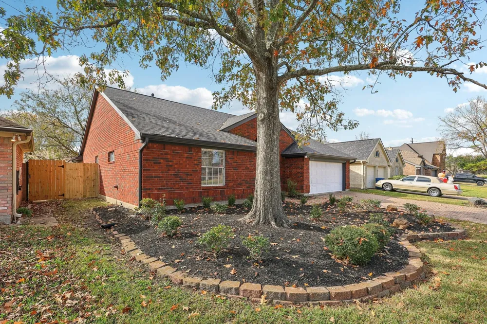 4634 Stonemede Drive Friendswood, TX 77546