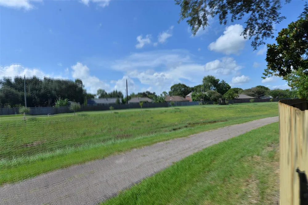 4634 Stonemede Drive Friendswood, TX 77546