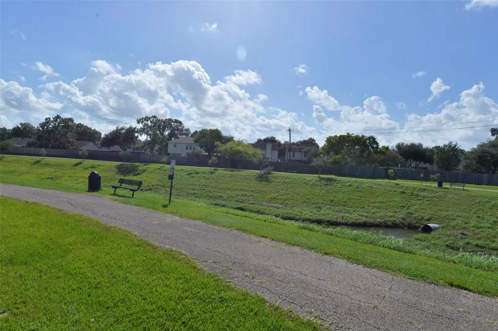 4634 Stonemede Drive Friendswood, TX 77546