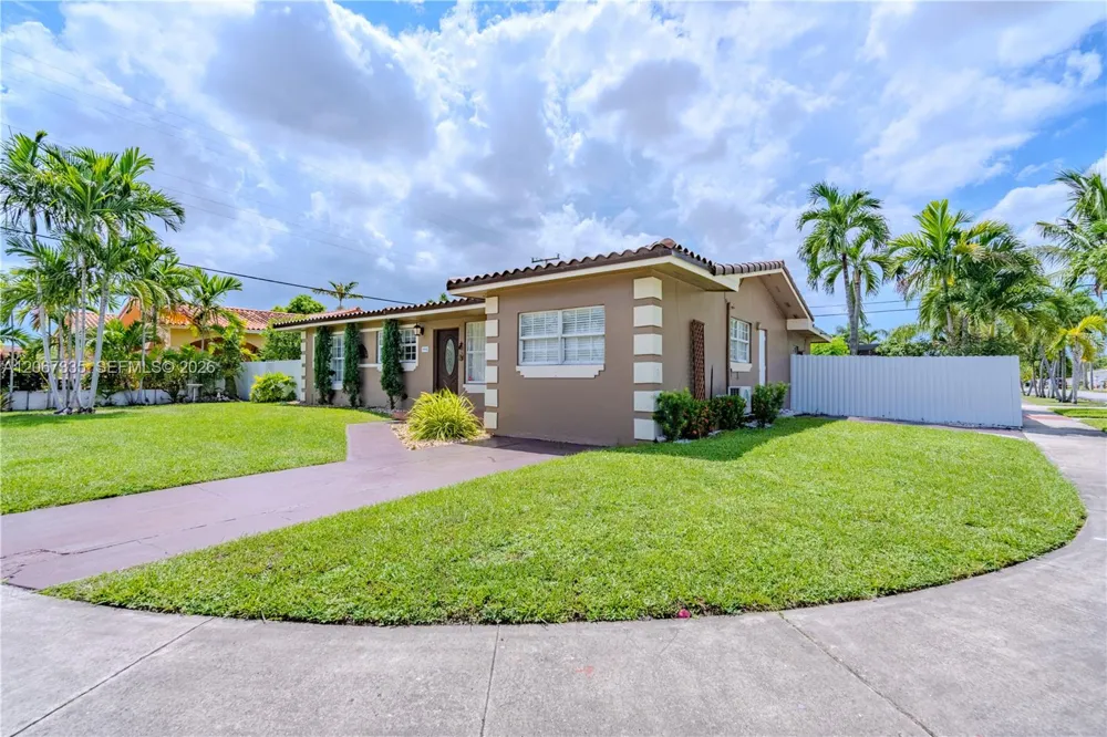 990 W 56th St Hialeah, FL 33012