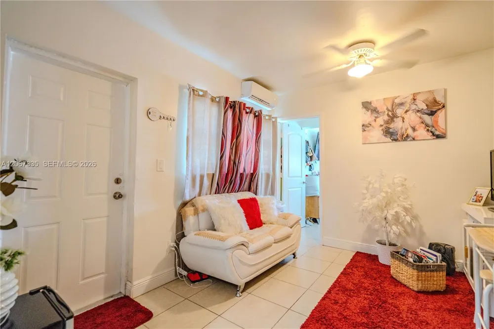 990 W 56th St Hialeah, FL 33012