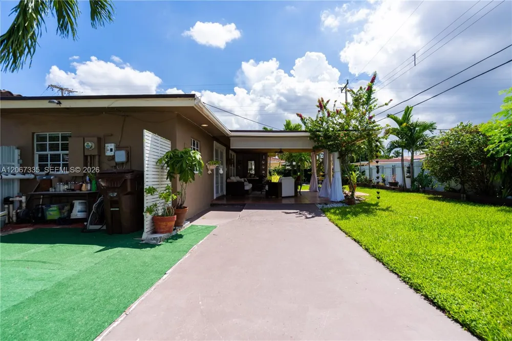 990 W 56th St Hialeah, FL 33012