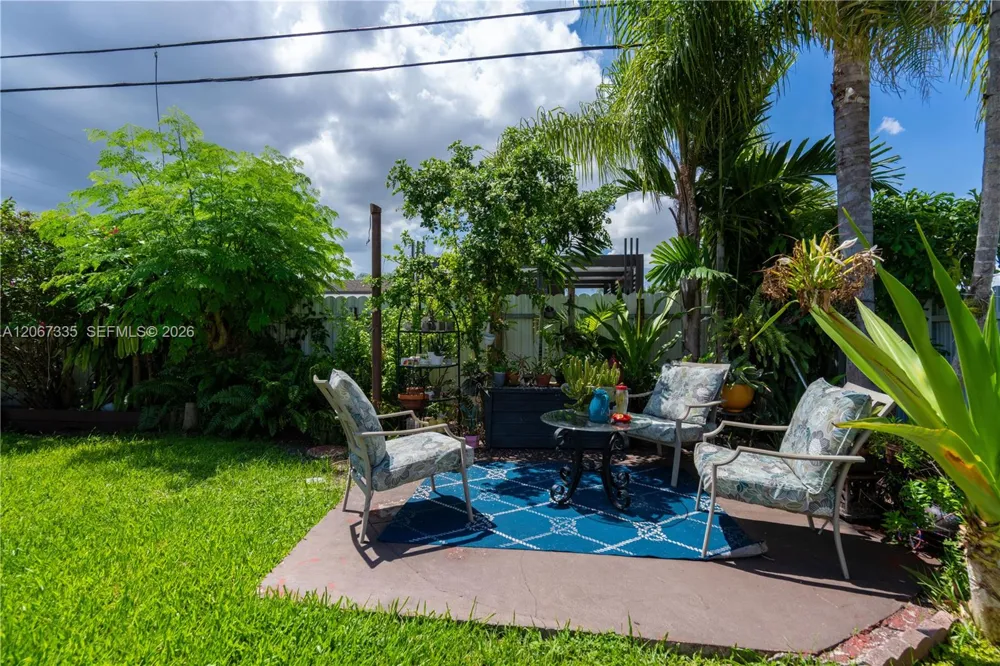 990 W 56th St Hialeah, FL 33012