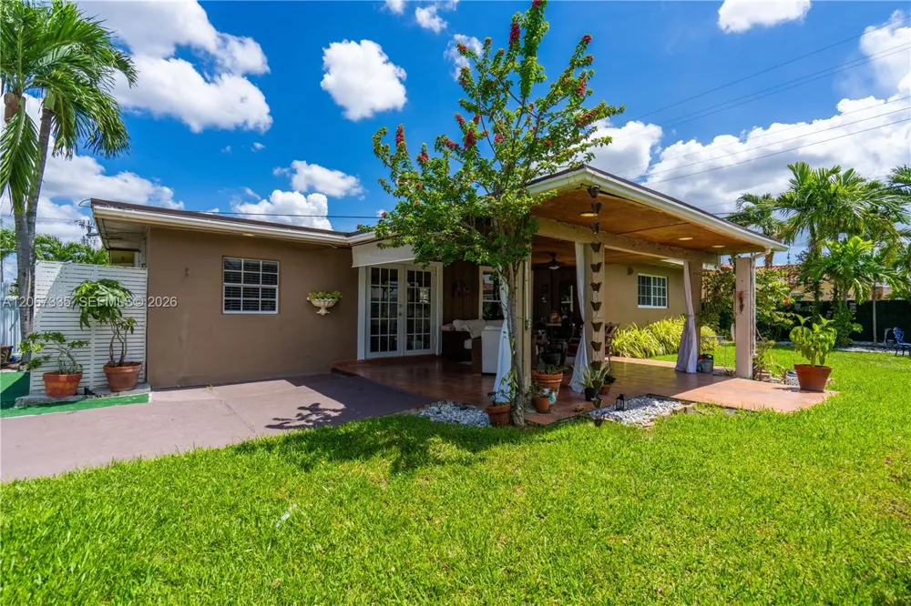 990 W 56th St Hialeah, FL 33012