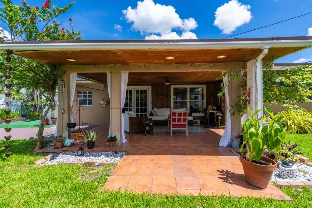990 W 56th St Hialeah, FL 33012