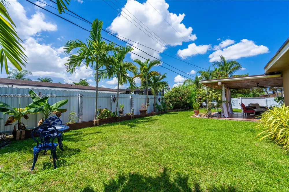 990 W 56th St Hialeah, FL 33012